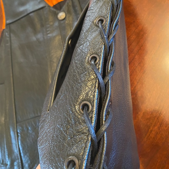 New Leather Carry and Conceal Motorcycle Vest - Picture 6 of 11
